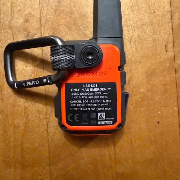 Garmin InReach Mini in Gray and Black - Picture 3 of 7